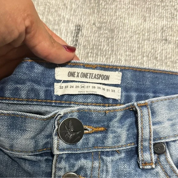 ONE X ONE TEASPOON Bandits Cut Off Distressed Denim Shorts 26 - Picture 2 of 9